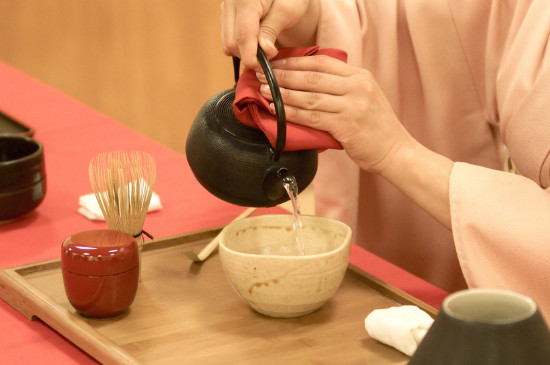 女人喝茶要行扣茶禮嗎，叩茶禮女士能用嗎？