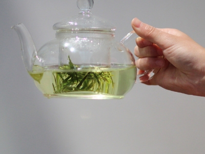 喝茶的好處和壞處分別是什么，長期喝茶有什么危害？