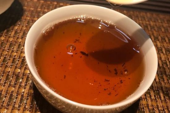 大紅袍第一泡要倒掉嗎，洗茶水需倒掉但第一泡出湯