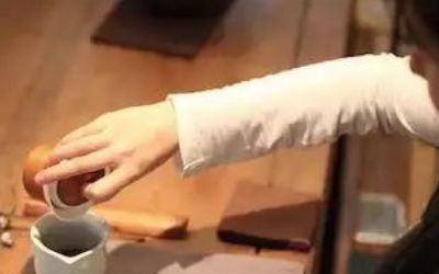 三才蓋碗的正確拿法，三才蓋碗抓碗法圖解