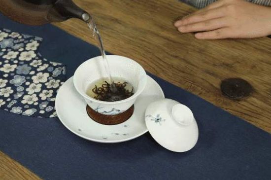 各類(lèi)茶的注水方式，不同的茶泡茶時(shí)怎么注水