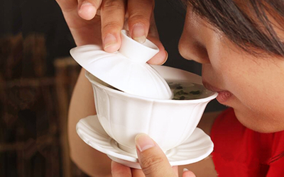 三才蓋碗的正確拿法，三才蓋碗抓碗法圖解