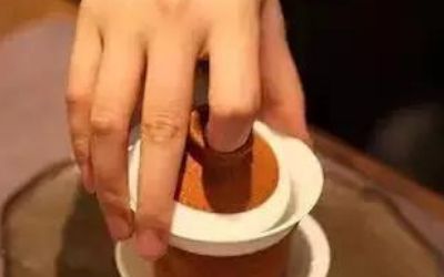 三才蓋碗的正確拿法，三才蓋碗抓碗法圖解