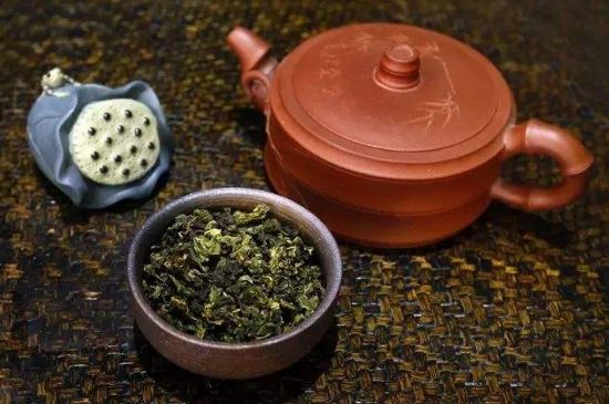 泡大紅袍、肉桂和水仙可以用一個紫砂壺嗎，可以摻一起沖泡么？