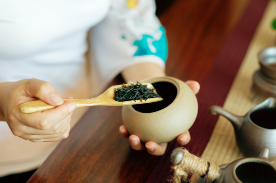 女人喝茶要行扣茶禮嗎，叩茶禮女士能用嗎？