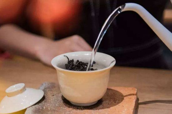 牛欄坑肉桂需不需要洗茶，武夷巖茶肉桂需要洗茶嗎？