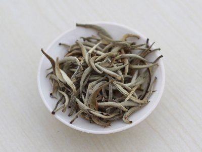 白茶品質(zhì)如何區(qū)分，白茶的優(yōu)劣質(zhì)量辨別方法