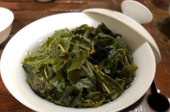 香精茶喝多了會(huì)怎么樣，茶葉加香精有什么害處？