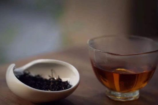 泡好的茶水放冰箱能保存多久，泡好的茶冷藏放多久？