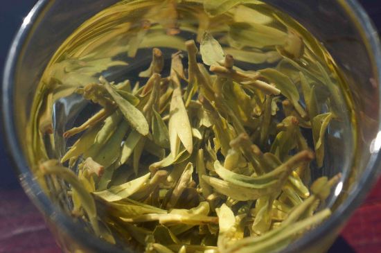 安吉白茶冷藏好還是冷凍好？這個需要根據(jù)存放時間來選擇