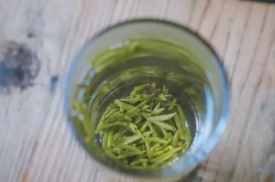 泡好的茶水放冰箱能保存多久，泡好的茶冷藏放多久？