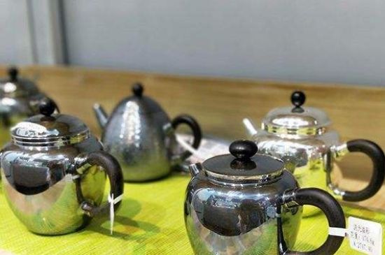銀壺?zé)笏镉泻谏臇|西，為什么銀壺里有黑點(diǎn)