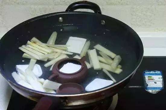 開壺放豆腐是錯誤的，新買的紫砂壺正確開壺建議