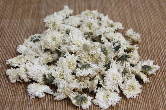 晚上可以喝菊花茶泡水嗎，睡覺(jué)前能不能喝菊花茶？