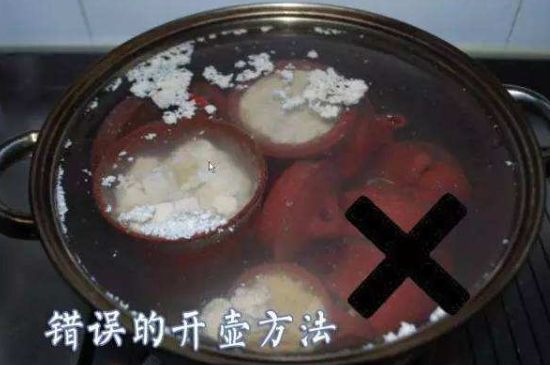 開壺放豆腐是錯誤的，新買的紫砂壺正確開壺建議