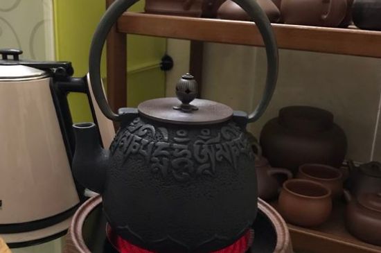 鐵壺生銹燒的水有害嗎，鐵壺內(nèi)壁生銹怎么辦