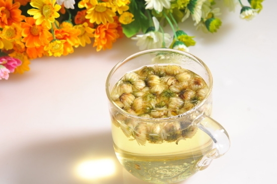 喝菊花茶有什么效果，女人長(zhǎng)期喝菊花茶好嗎？