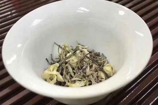 女孩喝茉莉茶的好處，茉莉茶葉的功效與禁忌
