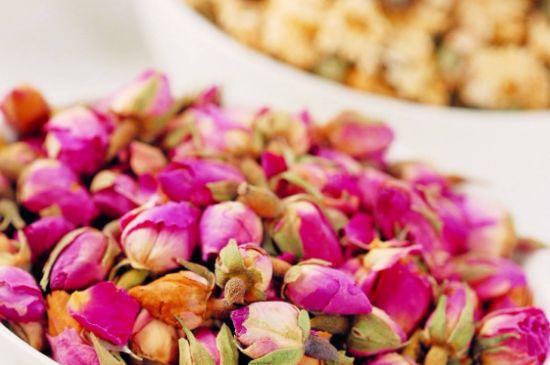 玫瑰花的最佳搭配，喝玫瑰花茶搭配什么喝好？