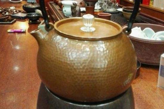 用銅壺?zé)惺裁唇?，銅壺煮水的兩大忌諱和好處