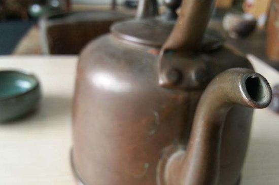 用銅壺?zé)惺裁唇?，銅壺煮水的兩大忌諱和好處