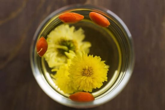菊花茶的最佳搭配有哪幾樣，菊花茶和什么搭配喝效果好？