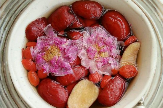 喝玫瑰花茶能祛斑嗎，玫瑰花茶有祛斑的功效嗎？