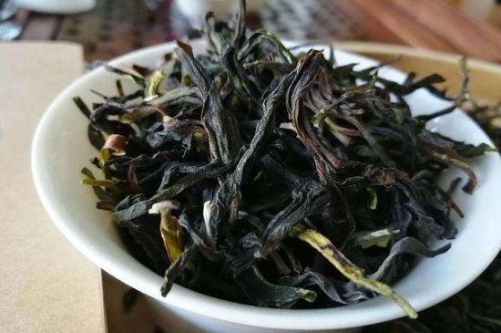 鴨屎香單叢雪片茶的特點，鳳凰雪片茶有什么特點？