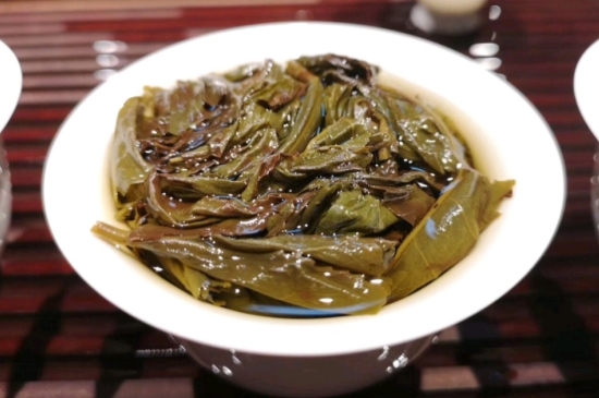 長(zhǎng)期喝巖茶會(huì)上火嗎？巖茶這樣喝了容易上火！