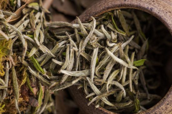 福鼎白茶要喝老的嗎，為什么喝白茶要喝老茶存新茶？