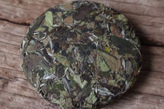 怎么撬老白茶茶餅不容易碎，福鼎白茶如何撬茶方法