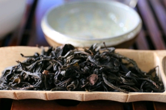 長(zhǎng)期喝巖茶會(huì)上火嗎？巖茶這樣喝了容易上火！