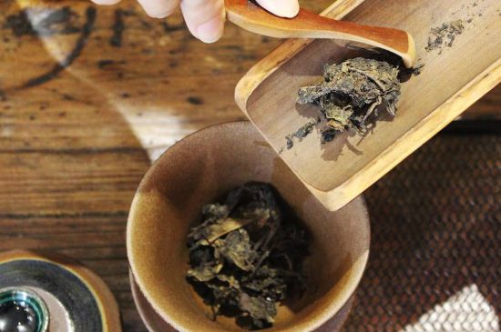 茯磚茶與普洱茶哪個(gè)好，茯茶和普洱茶口味區(qū)別