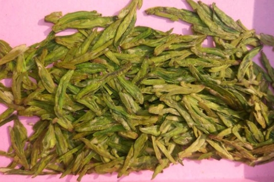 西湖龍井新茶和陳茶的區(qū)別，怎么區(qū)分龍井新茶和舊茶？