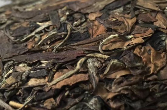 福鼎白茶要喝老的嗎，為什么喝白茶要喝老茶存新茶？