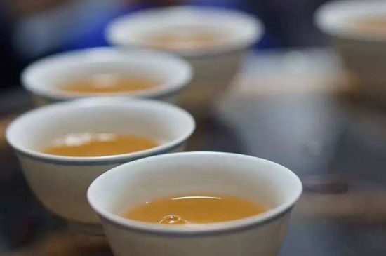 茯磚茶與普洱茶哪個(gè)好，茯茶和普洱茶口味區(qū)別