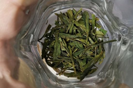 龍井茶放二年了能喝嗎，過期龍井茶的妙用！