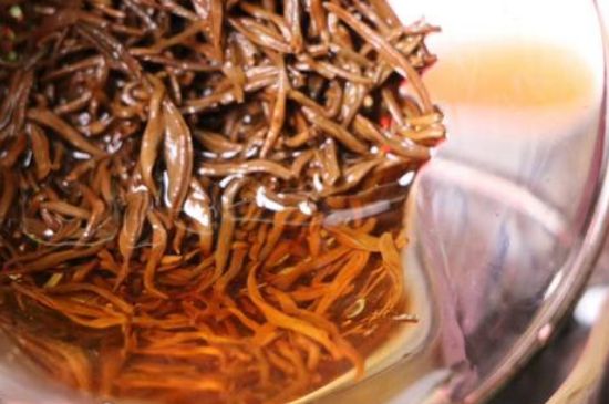 300塊錢的金駿眉能喝嗎，兩三百多金駿眉和一千多區(qū)別