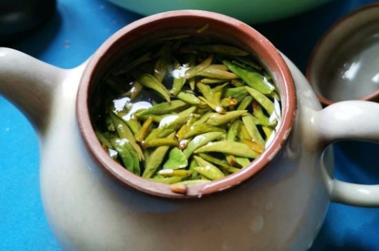 龍井茶放二年了能喝嗎，過期龍井茶的妙用！