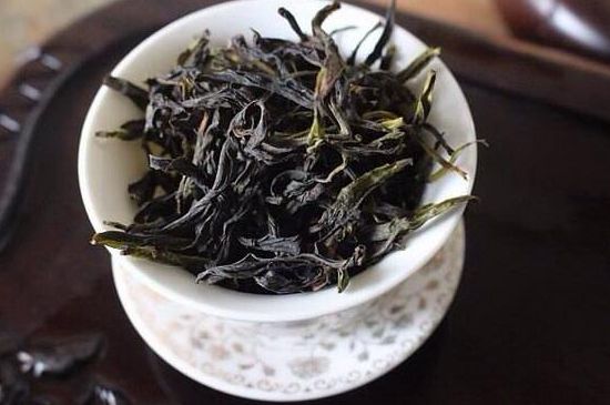 鴨屎香單叢雪片茶的特點，鳳凰雪片茶有什么特點？