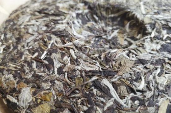 7年壽眉和2年白牡丹哪個好，老白茶壽眉與白牡丹的口感區(qū)別