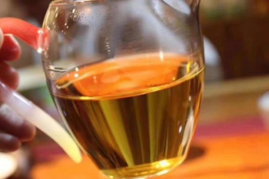 女人晚上喝紅茶好嗎，女人紅茶啥時候喝最好？