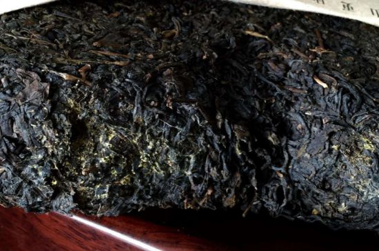 伏茶里的金花是黃曲霉素嗎，金花茯茶里的是什么菌