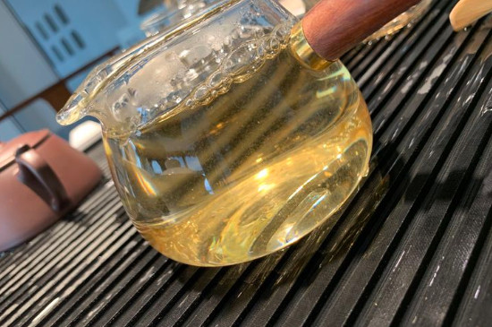 白毫銀針年份越久越好嗎，銀針白毫是否越陳越好