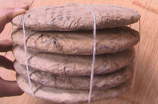 茯磚茶與普洱茶哪個(gè)好，茯茶和普洱茶口味區(qū)別