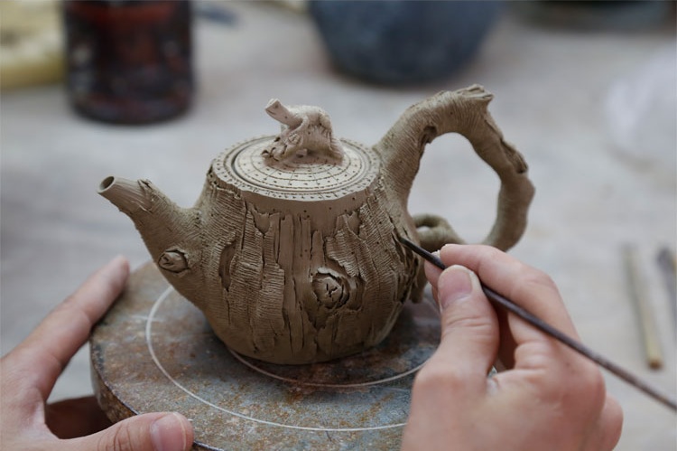 仿木外皮紫砂壺，創(chuàng)意木樁手工雕刻紫砂壺