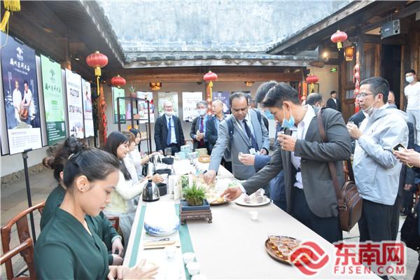 外國駐華使節(jié)在福州三坊七巷衣錦坊歐陽花廳品茶現場